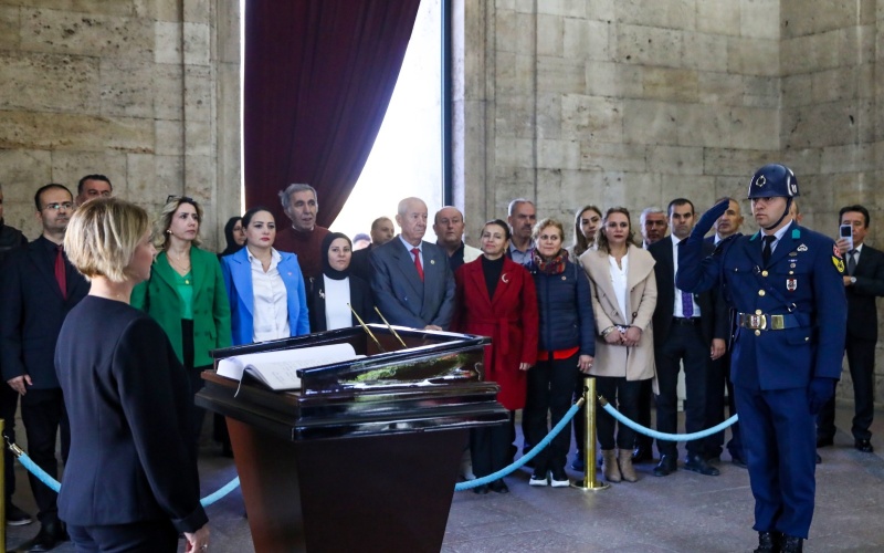 EBRU KEYVAN’IN  "MUHTARLAR GÜNÜ" DOLAYISIYLA ANITKABİR ZİYARETİ
