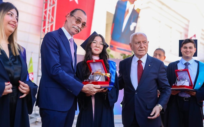 ETİMESGUT BELEDİYE BAŞKANIMIZ SN. ERDAL BEŞİKÇİOĞLU, BAŞKENT ÜNİVERSİTESİ´NİN MEZUNİYET TÖRENİNE KATILDI